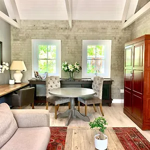 https://one-oak-guest-house.hotels-capetown.com